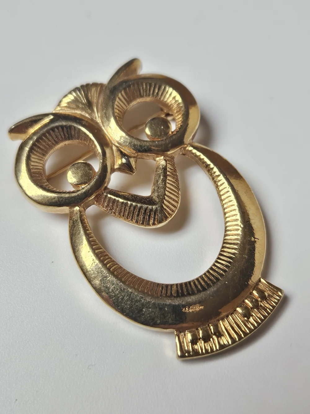 Avon Gold-Tone Owl Brooch Pin